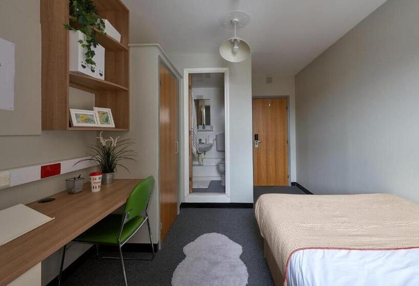 اتاق استاندارد با سرویس بهداشتی مشترک, For Students Only Trendy Non Ensuite Rooms At Northernhay House In Exeter