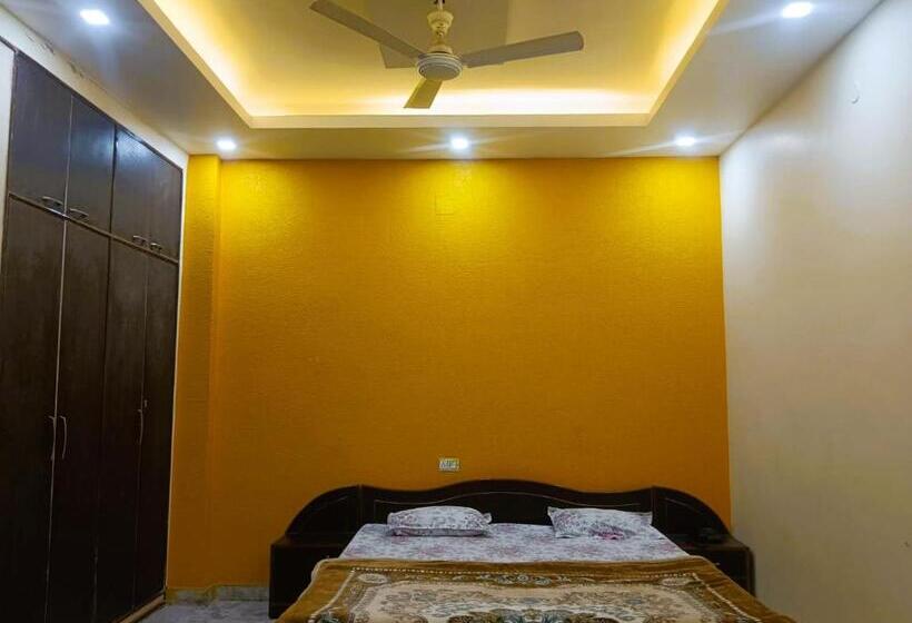 Номер Стандарт, Ganpathi Guest House