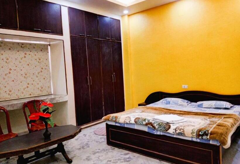 Номер Стандарт, Ganpathi Guest House
