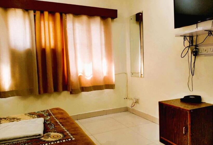 Номер Стандарт, Ganpathi Guest House