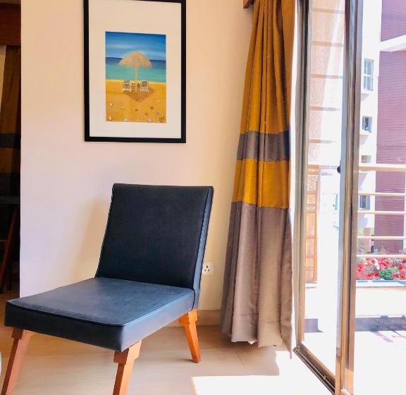 سوییت با چشم‌انداز استخر, Merlot Suites
