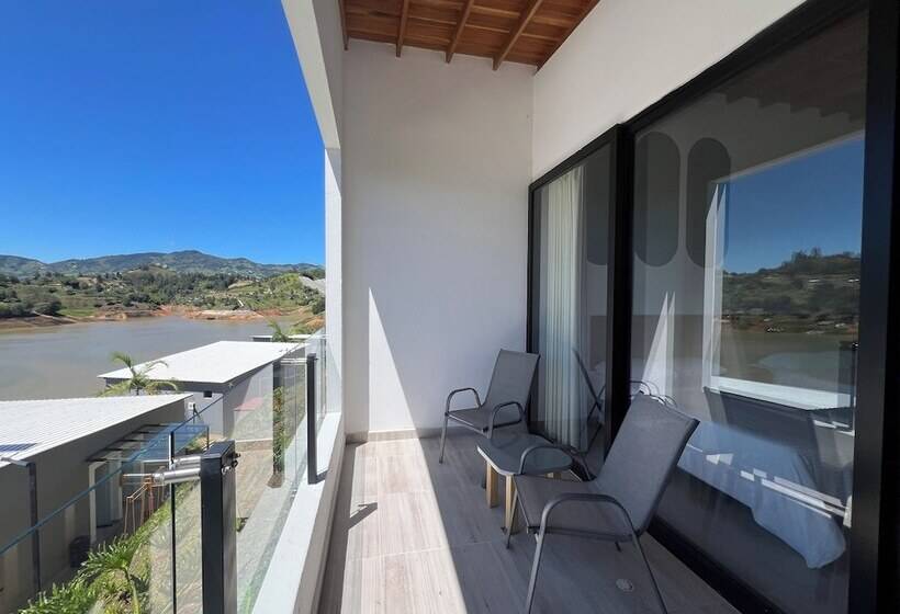 디럭스 룸, Viajero Guatapé Hostel & Lake Club