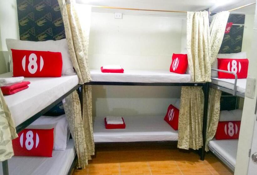 共用房间的床, 8hostel
