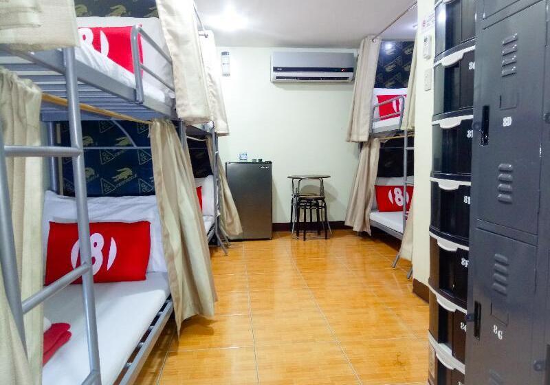 共用房间的床, 8hostel