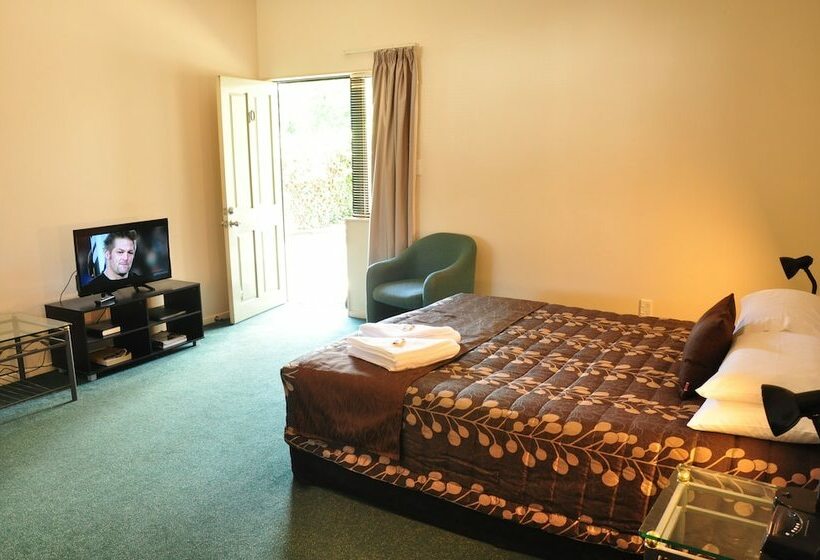 Escritório Estándar, O Reillys Motel