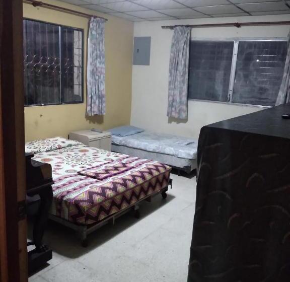 Quarto Economy, Pacasa Hostel
