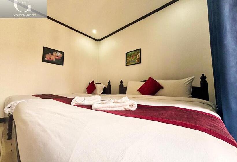 Quarto Triplo Estandar com Sacada, Vang Vieng Central