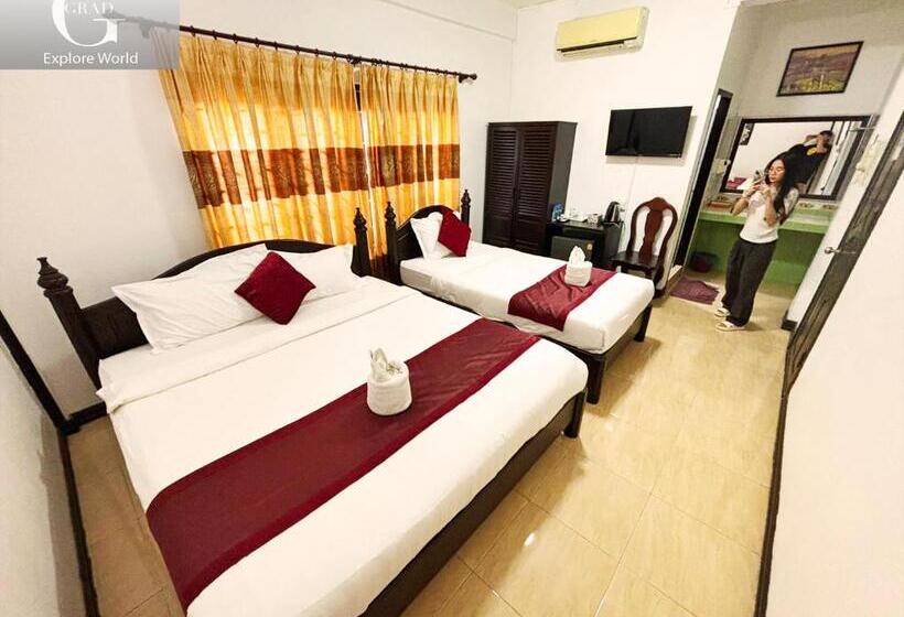 Quarto Triplo Superior, Vang Vieng Central