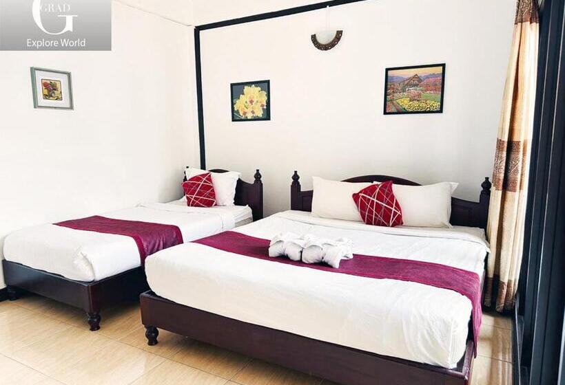 Quarto Estandar com Sacada, Vang Vieng Central