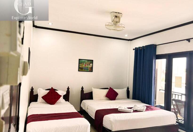 Quarto Triplo Estandar com Sacada, Vang Vieng Central