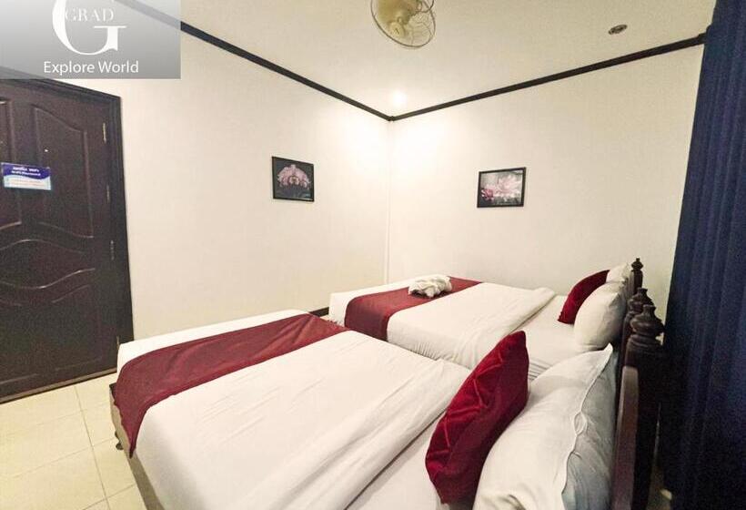 Quarto Triplo Superior, Vang Vieng Central