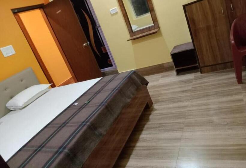 اتاق لوکس, Goroomgo Sahoo Palace Puri   Prime Location Near Sea Beach   Excellent Service With Parking Faciliti