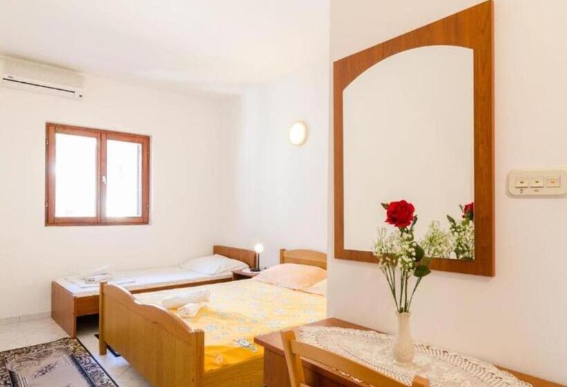 Номер Стандарт Вид на Сад, Guest House Sobra 38