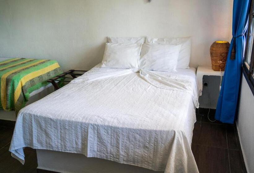 اتاق استاندارد چهار تخته با چشم‌انداز دریا, Marbella Eco Lodge