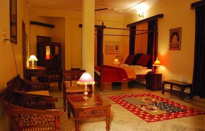 带阳台套房, Pratapgarh Haveli