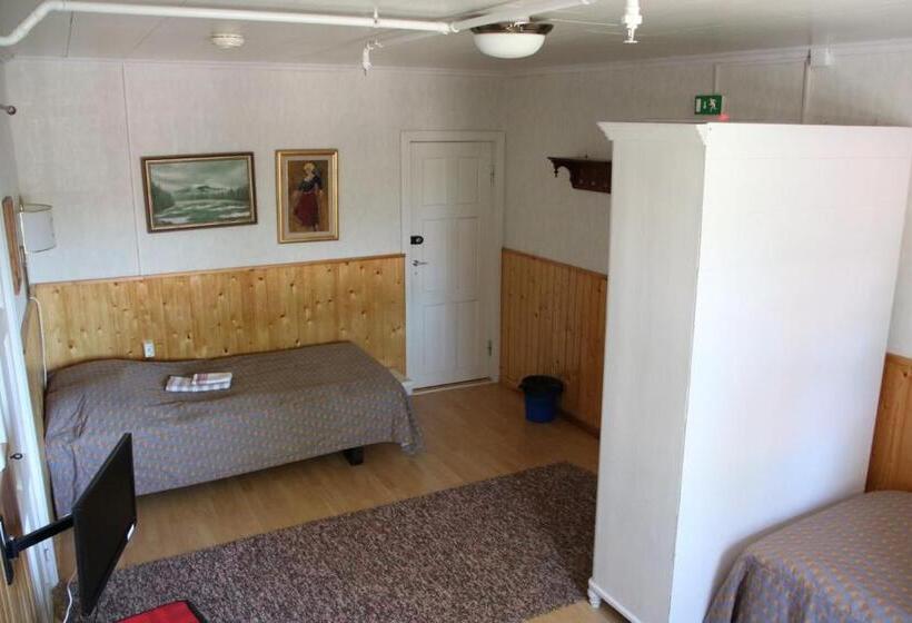 Трехместный Номер Стандарт Совместная Ванная, Kartano Hostel