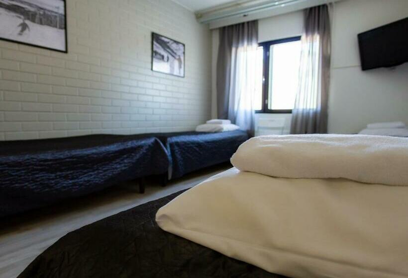 اتاق استاندارد چهارنفره با سرویس بهداشتی مشترک, Outdoor Hostel Laajis