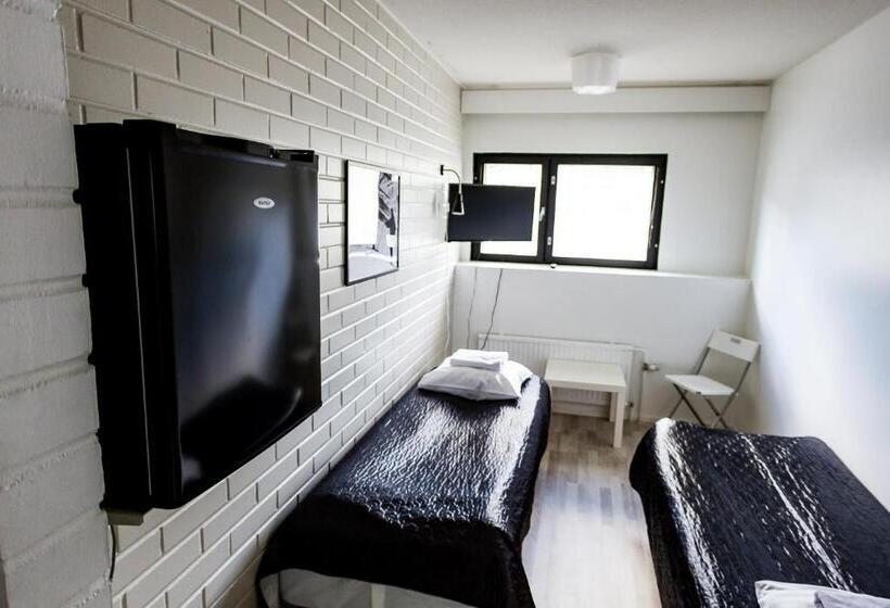 اتاق استاندارد با سرویس بهداشتی مشترک, Outdoor Hostel Laajis