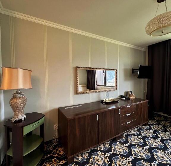 Люкс Классика, President Hotel Montfort