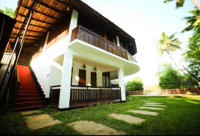 Superior room with lake view, Les 3 Elephants