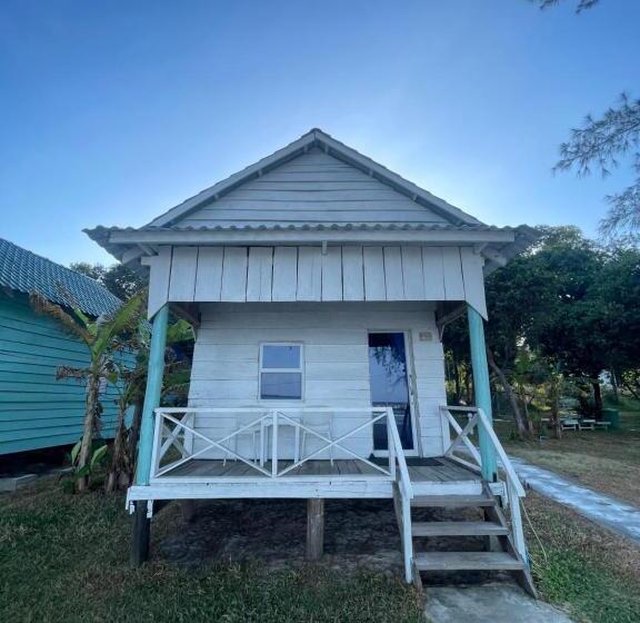 بانگلوی استاندارد, Sandy Beach Bungalows