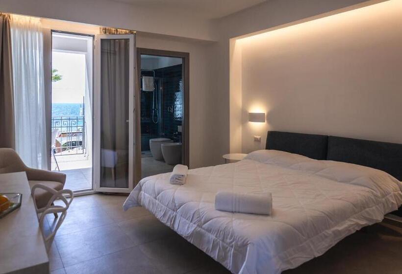 اتاق لوکس با چشم‌انداز دریا, Atena Room