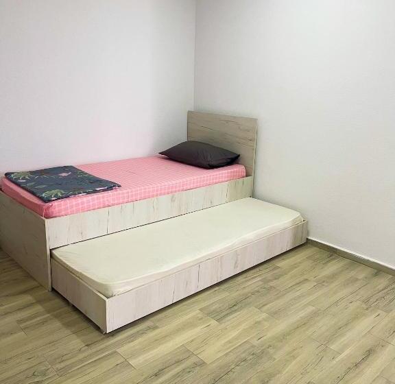 اتاق استاندارد سه تخته با بالکن, Infinity Plaza