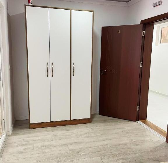 اتاق لوکس با بالکن, Infinity Plaza