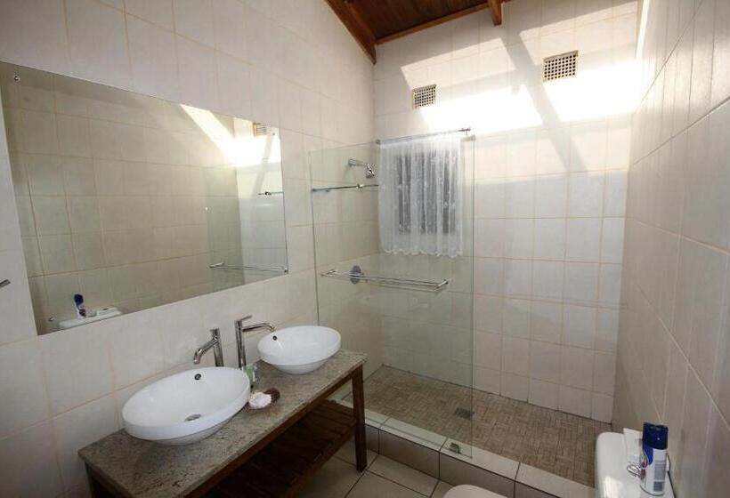 Семейный Номер, Whalesong Guest House
