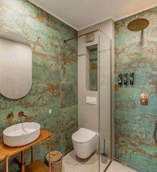 1 Bedroom Penthouse Apartment, Casa Deniso   The Home Of Chill
