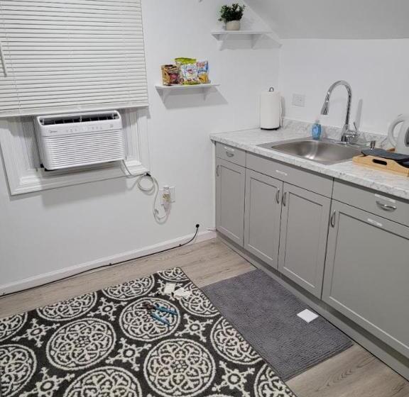 Номер Стандарт Индивидуальный, The Upper Room At Fuller Ave, Euclid Oh