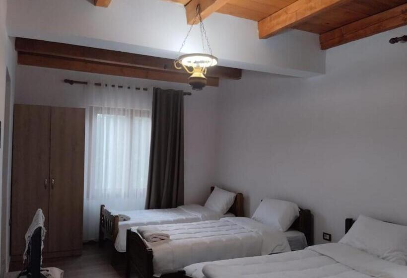 Cameră Deluxe cu Vedere la Munte, Vellezrit Shkambi