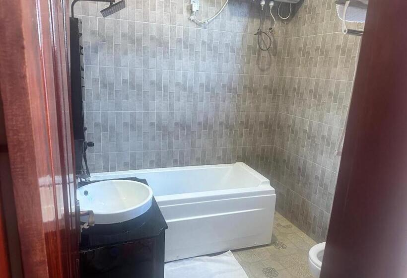 اتاق لوکس, Strikers Hotels And Clubs