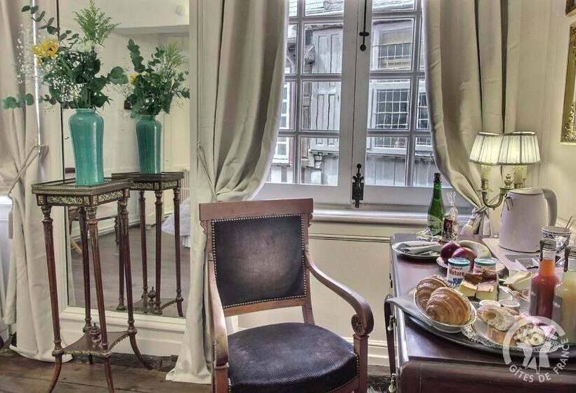 Семейный Номер, Guest House Saint Yves