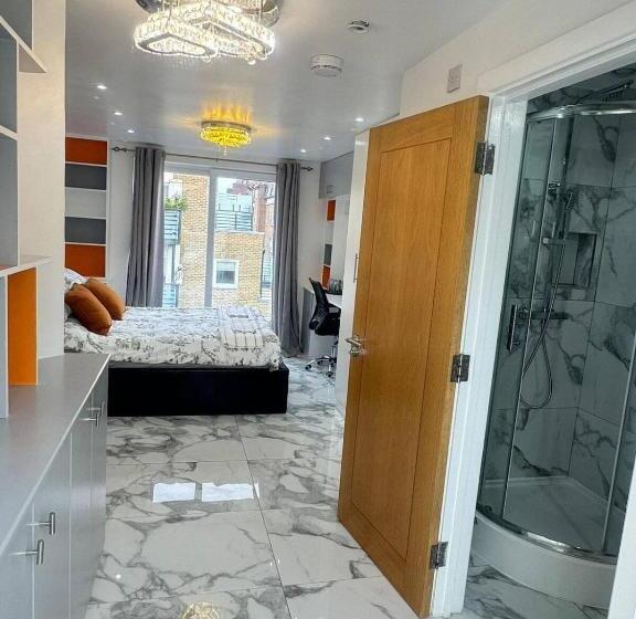 Номер Стандарт Трехместный, Tina Guest House