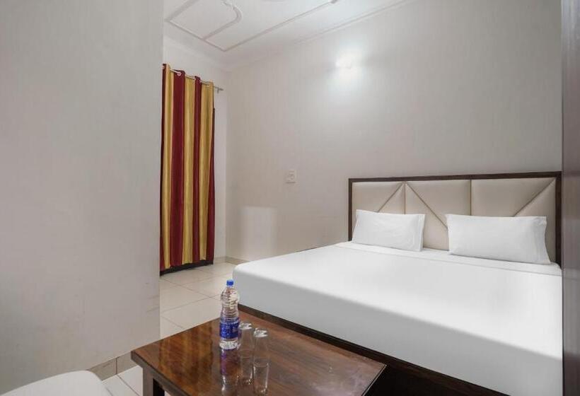 اتاق کلاسیک سه تخته, Capital O Hotel Dayal