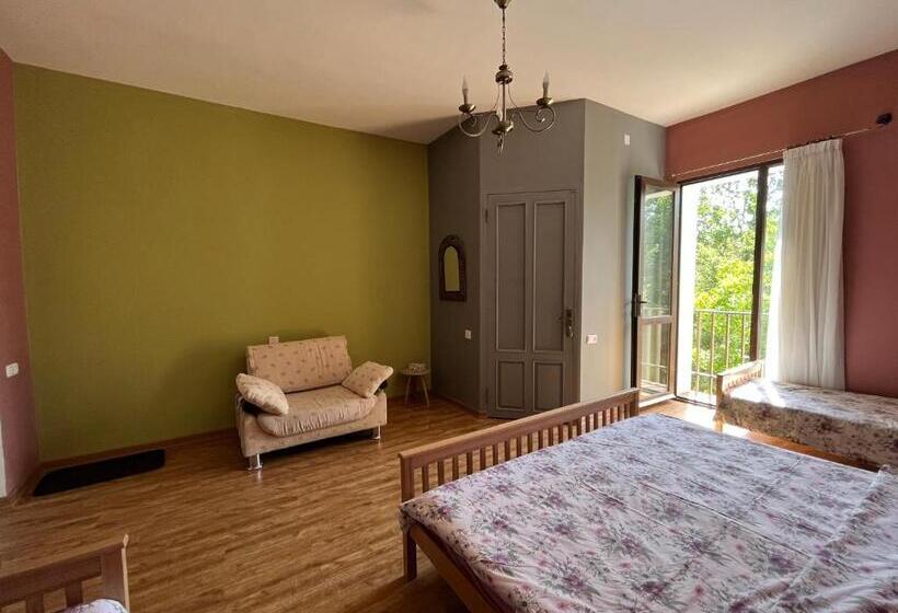 Четырехместный Номер Стандарт с Балконом, Azoyan Holiday Resort