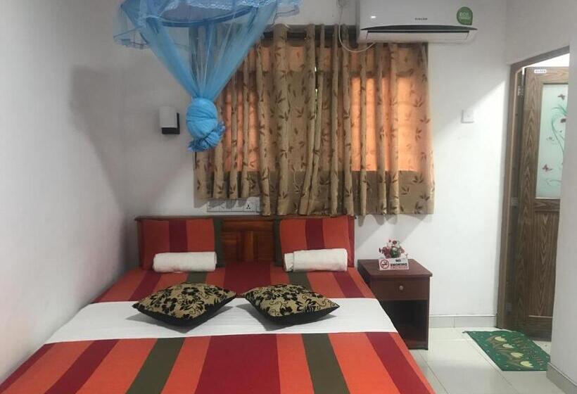 Economy Triple Room, Camorich