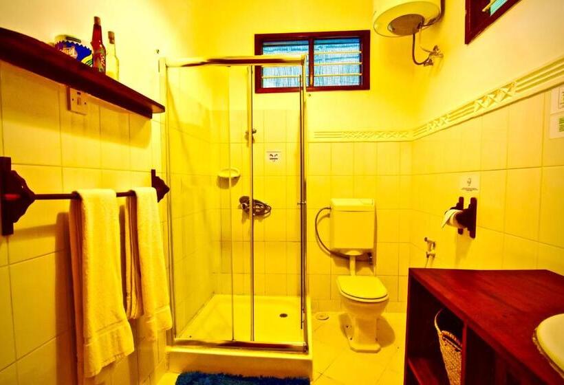 带阳台的三人标准间, Mangrove Lodge