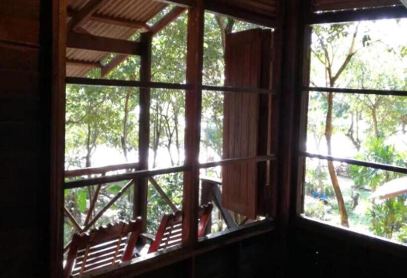 Семейное Бунгало, Bonhomie Beach Cottage