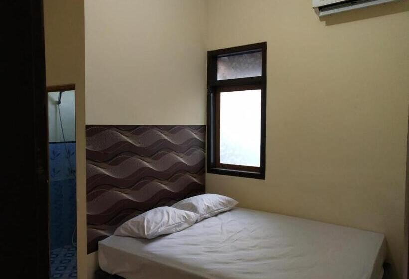 اتاق لوکس, Thalia Guesthouse Ijen   Bromo & Sukamade Tour
