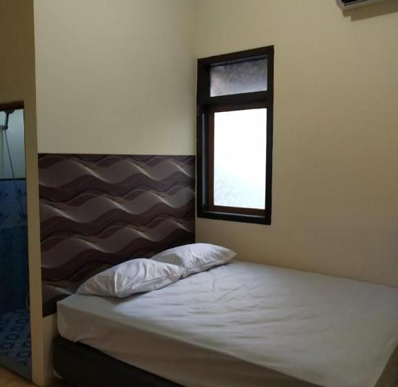 اتاق لوکس, Thalia Guesthouse Ijen   Bromo & Sukamade Tour
