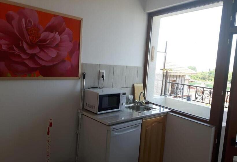 חדר משפחתי נוף לים, Guest House Antique