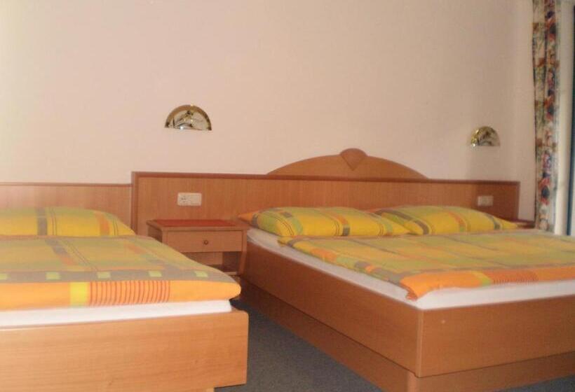 Трехместный Номер Стандарт с Балконом, Gasthof Pension Strassreith