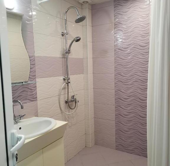 Quarto Triplo Estandar com Sacada, Primorski Briz Guest House