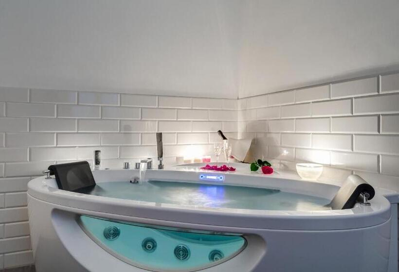 سوئیت با وان آب گرم, Relais Colonna