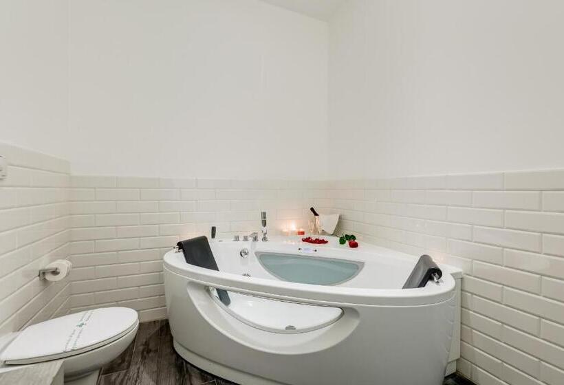 سوئیت با وان آب گرم, Relais Colonna