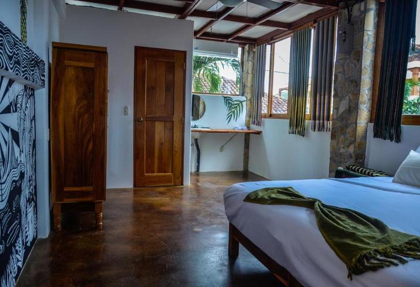 اتاق لوکس با تخت بزرگ, Nuestra Casa