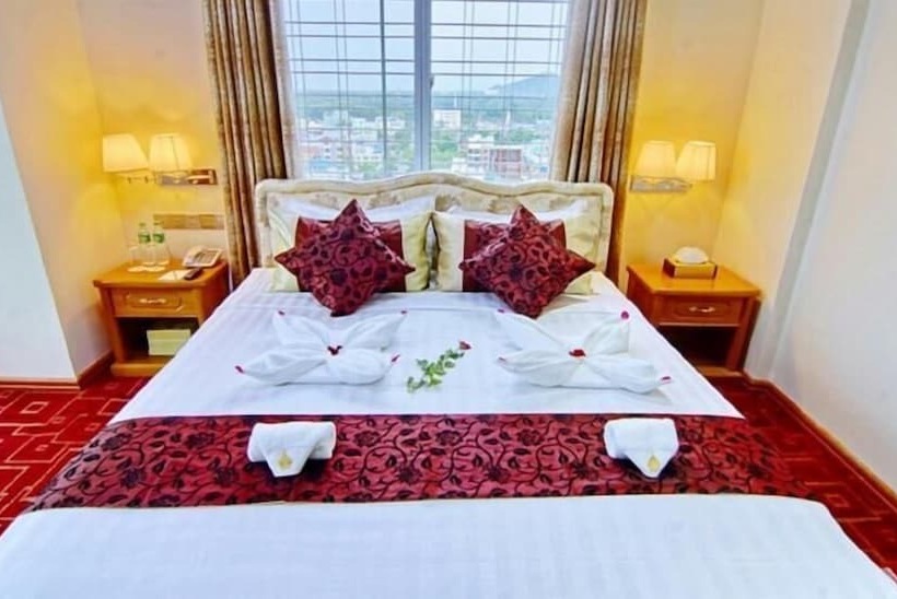 Family Suite, Myat Nan Yone