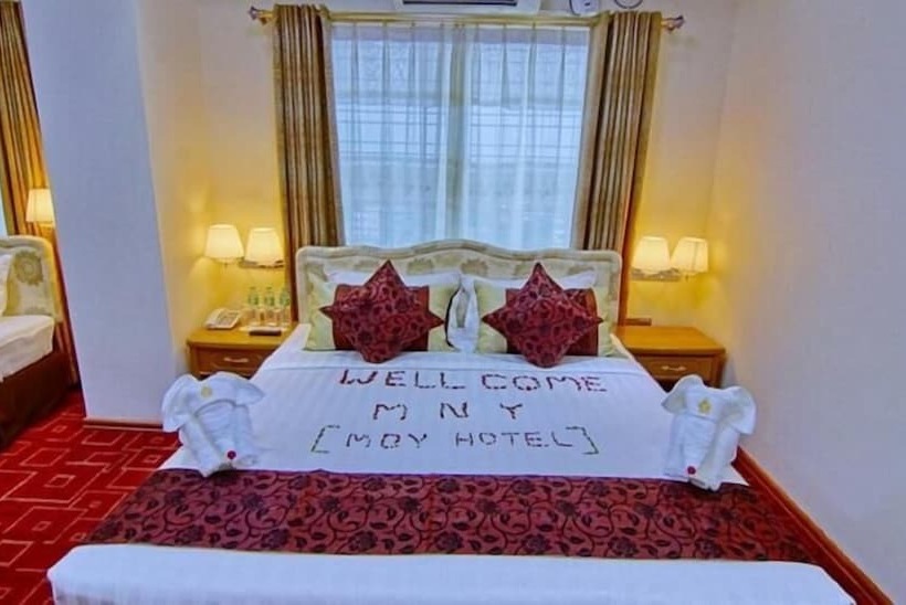 Family Suite, Myat Nan Yone